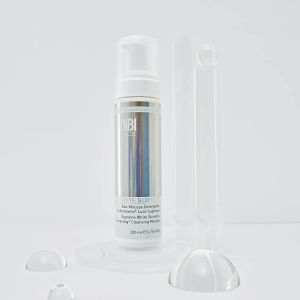 SUPREME LIGHT UNIFORMING* ECO-MOUSSE CLEANSER